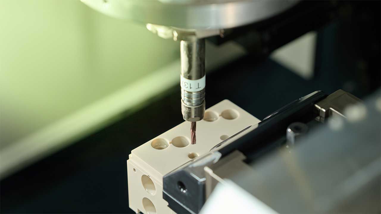 Flexibel plastbearbetning för stora dimensioner