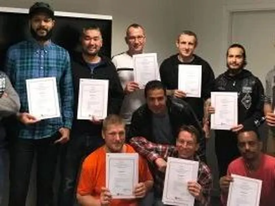 16 nyutbildade stålbyggare!