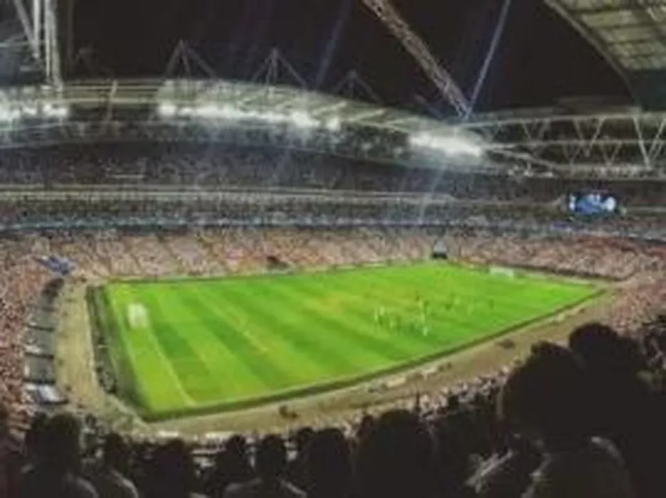 Studieresa – Modern stål-byggnadsteknik och VM-kval i fotboll. 
