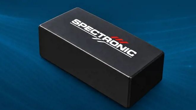Spectronic Innovations sensor mäter ljud, vibrationer och temperatur för att upptäcka förändringar i maskiner och processer.