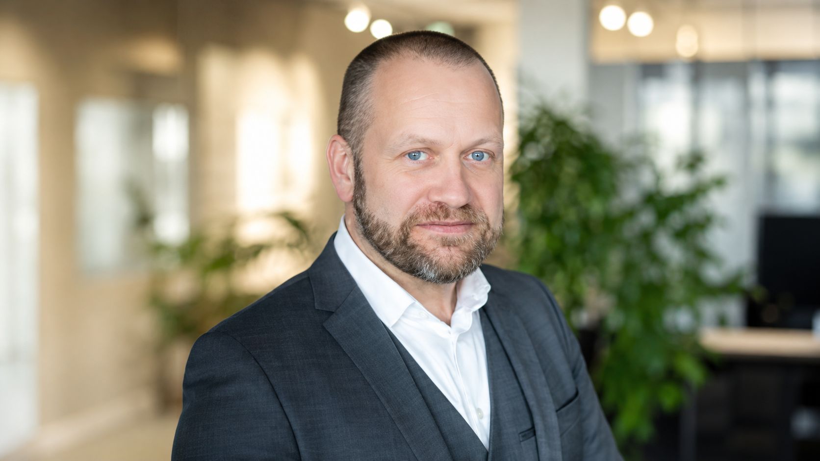 Klockan 15.00–15.40 talar Thomas Persson, produktionschef på Saab, om hur industriföretag kan möta en snabbt föränderlig omvärld präglad av teknologiska genombrott, geopolitiska spänningar och ökade hållbarhetskrav.