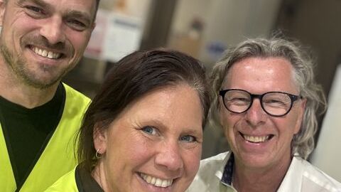 Under besöket träffade Johan Nordberg och Ulrika Elmersson företagets vd Patrik Kåhre för att diskutera hur industrin kan möta framtida utmaningar och kompetensbehov.